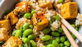 Pittige Sriracha Tofu Rice Bowls (Air Fryer of Oven)